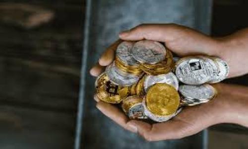 2025必看：区块链智慧操作平台的全面分析与应用
区块链, 智慧操作平台, 2025, 应用/guanjianci

引言
随着科技的飞速发展，区块链技术以其独特的去中心化、安全性和透明性特征，逐渐在多个领域中展现出巨大的潜力。从金融到供应链管理，再到医疗、教育，区块链的应用无处不在。然而，如何高效地利用这些技术，则需要依靠智慧操作平台的支持，尤其在2025年，这些平台将展现出更为显著的效益与价值。

什么是区块链智慧操作平台？
区块链智慧操作平台，简而言之，就是建立在区块链技术之上的集成平台，旨在为各行业提供高效、透明和安全的操作与管理解决方案。这些平台常常具备数据共享、实时监控、智能合约等功能，能够在复杂的生态系统中实现多方协作与实时反馈。 

区块链智慧操作平台的分类
区块链智慧操作平台可以根据多个维度进行分类，比如按照技术架构、应用领域或者是功能特点。以下是几种常见的分类：
ul
    listrong公共链 vs. 私有链：/strong公共链允许任何人参与，而私有链则限制了可访问性，更适合企业内部使用。/li
    listrong行业特定平台：/strong如金融、供应链、医疗等，专门针对特定行业开发的操作平台。/li
    listrong通用平台：/strong如Ethereum等，支持各种应用程序的构建。/li
/ul

主要的区块链智慧操作平台
随着区块链技术的普及，涌现出许多优秀的智慧操作平台。以下是一些值得关注的平台：

h41. Ethereum/h4
作为最早的智能合约平台之一，Ethereum 提供了一个去中心化的环境，使得开发者可以创建和部署自己的去中心化应用程序（DApps）。Ethereum 的灵活性和强大的社区支持，使其成为区块链操作平台的重要选择。

h42. Hyperledger Fabric/h4
Hyperledger Fabric 是一个模块化的开源区块链框架，专为企业环境设计。其主要特点是可插拔的架构，使企业能够根据需求定制解决方案。此外，Hyperledger Fabric 也支持各种共识机制，为企业提供了灵活性。

h43. Corda/h4
Corda 是由 R3 开发的区块链平台，专注于金融服务行业。其特点是高度的隐私性，交易信息仅在参与方之间共享。这使得 Corda 成为银行和金融机构进行交易交互的理想选择。

h44. Stellar/h4
Stellar 是一个旨在简化跨境支付的区块链平台。通过其高效的支付网络，Stellar 使得全球资金转移变得更加简单、快捷且低成本。对于需要高频交易的行业，Stellar 提供了良好的解决方案。

区块链智慧操作平台的应用场景
区块链智慧操作平台在各行业的应用前景广阔，以下是一些典型的应用场景：

h41. 金融服务/h4
在金融行业，区块链技术可以帮助实现更高效的交易结算、降低欺诈风险和改善客户体验。例如，通过智能合约，可以自动化贷款审批和执行，提高效率，降低人为错误的风险。

h42. 供应链管理/h4
区块链可以创造一个透明的物品追踪环境，使供应链中的每一步都可以被实时监控和验证。这种透明性能够提高客户信任，同时有效减少因信息不对称所造成的损失。

h43. 医疗健康/h4
在医疗领域，区块链技术可以用来确保患者数据的安全与隐私，相比传统的数据存储方式，区块链可以提供更灵活和高效的数据访问解决方案。

h44. 教育证书验证/h4
借助区块链，教育机构可以发行不可篡改的学历和证书，并通过区块链平台来验证这些证书，从而有效防止伪造学位证书的现象。

区块链智慧操作平台的未来发展趋势
随着区块链技术的成熟和应用场景的不断拓展，区块链智慧操作平台也将迎来新的发展趋势：

h41. 人工智能与区块链的结合/h4
区块链与人工智能（AI）的结合将是未来的一大发展方向。两者结合可以增强数据安全性并提高智能合约的效率。AI 技术的应用将大大提升平台的智能化水平，推进区块链的业务落地。

h42. 更加注重隐私保护/h4
随着数据隐私和安全问题的日益严重，区块链平台将在隐私保护方面进行更多的创新，这将成为各大平台的竞争焦点。包括零知识证明等技术有望在未来得到更多应用。

h43. 合作与生态建设/h4
各大企业和组织之间的合作将进一步加强，形成更加开放的生态系统。通过与各行业的合作，区块链平台能够提供更多的增值服务，形成产业链的良性循环。

总结
综上所述，区块链智慧操作平台在未来的应用将会越来越重要，从金融、供应链到医疗和教育等领域都有着广泛的前景。通过有效的智慧操作平台，各行业能够更好地利用区块链技术带来的优势，同时促进技术的不断进步与创新。在迈向2025的过程中，抓住这一趋势，将会让我们在未来的数字经济中占得先机。无论是个人还是企业，充分理解并运用区块链智慧操作平台的潜力，将是打开新机遇的关键。 

参考文献
（此处可根据实际需求添加相关参考文献） 

结束语
希望本文能够对您理解区块链智慧操作平台及其潜在价值有所启发。在瞬息万变的技术时代，拥抱变化、积极探索是通往成功的必经之路。